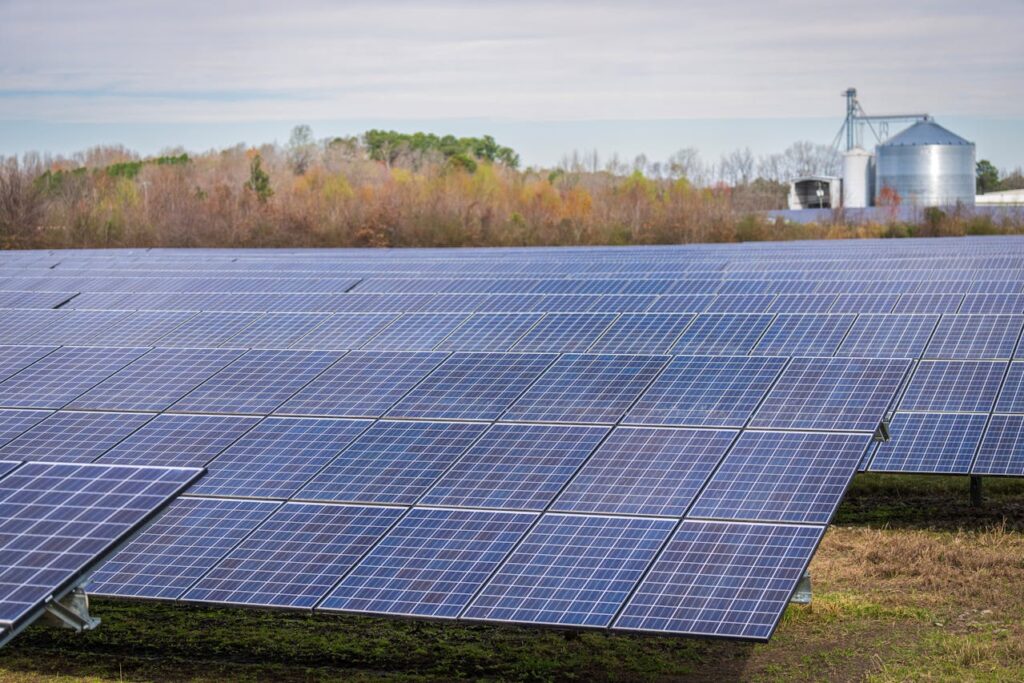 Panneau solaire dans un champ